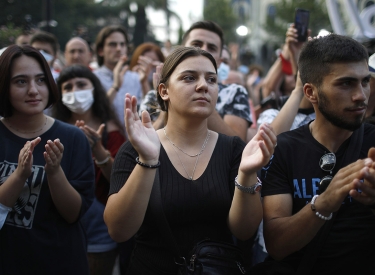 Protestes vor dem georgischen Parlament am 12. Juli