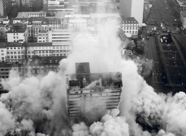 Sprengung des AfE-Turm der Universität Frankfurt 2013