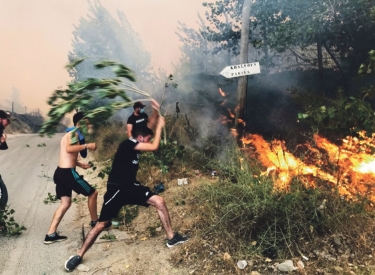 Kampf gegen die Brände in Algerien