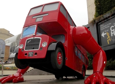 Skulptur »London Booster« des tschechischen Künstlers David Černý