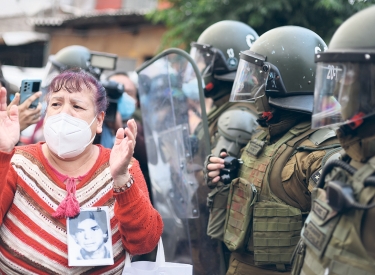 Protest gegen José Antonio Kast mit Bild eines unter Pinochet »Verschwundenen« in Santiago de Chile