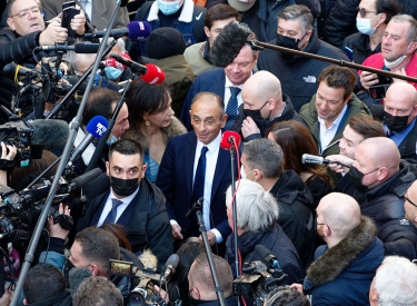 Wahlkampfveranstaltung in Cannes, Éric Zemmour im Getümmel