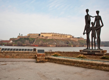 Mahnmal in Novi Sad für die Opfer der Massen­exekutionen im Winter 1942