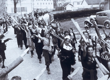 Deutschnationale Skienthusiasten am 6. März 1938 in Dornbirn (Vorarlberg)