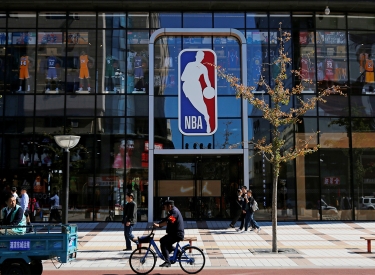 In einer Verkaufsfiliale in Peking sind offizielle NBA-Artikel erhältlich