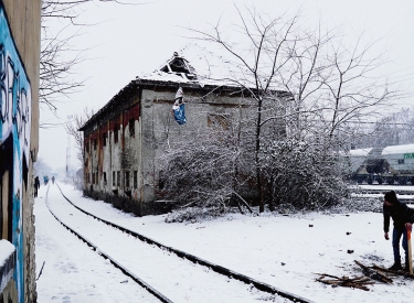  Am Bahnhof von Subotica nahe der ungarischen Grenze warten Geflüchtete auf ihre Chance zum Grenzübertritt nach Ungarn