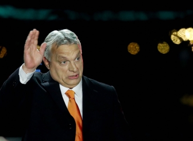 Viktor Orban winkt