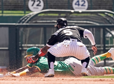 Josh Harrison fängt Cristian Pache beim Versuch ab, eine Base zu stehlen