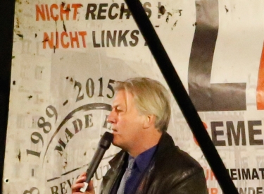 Jürgen Elsässer spricht 2015 bei einem Legida-Protest