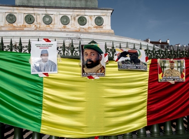 Demonstration in Paris für die Coups in Burkina Faso, Mali und Guinea