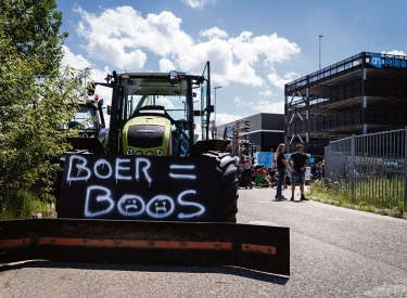 Traktor beim Protest vor einem Verteilungszentrum der Supermarktkette Albert Heijn in Utrecht