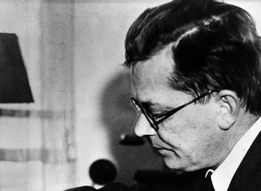 Hans Fallada an der Schreibmaschine