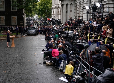 Premierministerin Elizabeth »Liz« Truss vor der Downing Street Nr. 10 in London