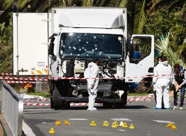 Ein zerstörter LKW nach dem Attentat in NIzza 2016