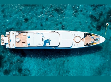 Luxusyacht aus der Luft