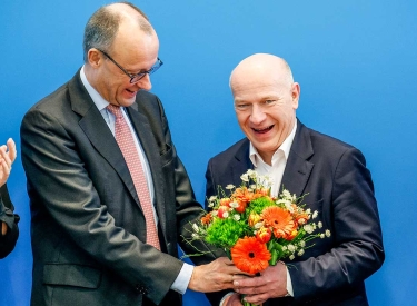 Friedrich Merz (l.) gratuliert Kai Wegner am 13. Februar zum Wahlsieg