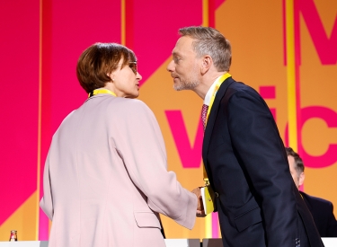 Lindner mit Bildungsministerin Stark-Watzinger beim FDP-Parteitag