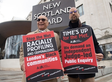 Protest vor dem Hauptquartier von New Scotland Yard in London