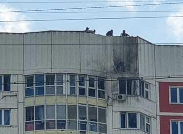 Schäden an einem Wohngebäude in Moskau nach einem Drohnenangriff, 30. Mai