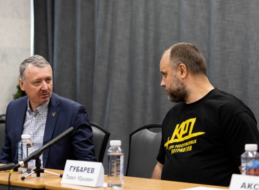 Igor Girkin (l.) und Pawel Gubarew in Moskau, 12. Mai