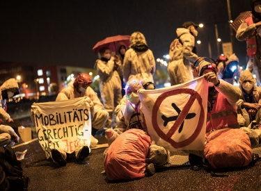 Blockade der LKW-Zufahrt des DHL-Terminals am Flughafen Leipzig/Halle