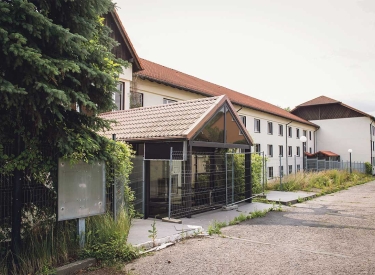 Das leerstehende ehemalige Hotel in Freital, das früher als Flüchtlingsunterkunft diente, im Jahr 2020