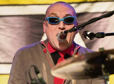 Duncan »The Amazing Mr. Duncan« Redmonds bei einem Konzert der Toy Dolls, 2017