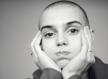 Sinéad O’Connor. Filmstill aus der Dokumentation  »Nothing Compares« von Kathryn Ferguson