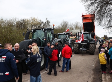 Bauernproteste am polnisch-ukrainischen Grenzübergang Hrubieszów im April