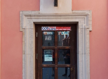  Eine Kirche in der Warschauer Altstadt macht kein Geheimnis aus ihrer Haltung zu Abtreibung