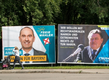 Wahlplakate mit Aiwanger und Strauß