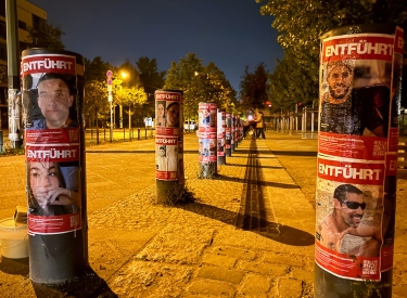 Entführt. Eine Plakatkampagne erinnert an die von der Hamas verschleppten Zivilisten