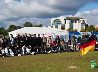 Mahnwache und Hungerstreik der Yeziden am 16. Oktober vor dem Reichtstagsgebäude