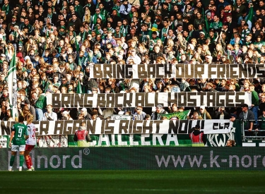 Fans der Frauenmannschaft des SV Werder Bremen beim Heimspiel gegen den 1. FC. Köln am 14. Oktober