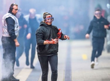 Der nächste Anschlag kommt bestimmt. Eine Terrorübung mit Kunstblut im September 2022 am Rostocker Hauptbahnhof