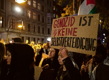 Mit dem Genozidvorwurf gegen Israels Existenzrecht. Die Demonstration »Decolonize Human Rights« in Berlin, 11. November