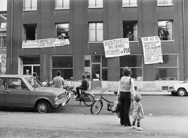 1975 besetzen Sympathisantinnen des Mouvement de Liberation des Femmes (MLF) die Parteizentrale der Christlichdemokratischen Volkspartei (CVP) in Genf. Monique Wittig war eine der Gründerinnen des MLF gewesen