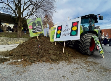 Landwirte protestieren am 14. Februar gegen den politischen Aschermittwoch der Grünen in Biberach