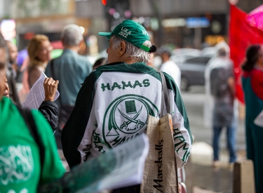 Hauptsache Hamas. Das Kunstmuseum São Paulo (MASP) sammelte Spenden für Palästinenser, während davor Demonstranten ein Embargo gegen Israel forderten, 24. Februar