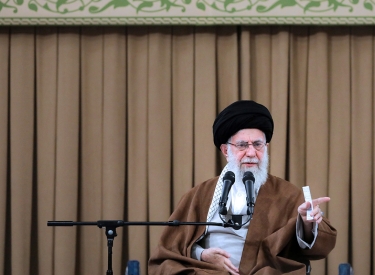 Umwegkommunikation der von der Islamischen Republik angeführten antisemitischen Internationale beendet. Irans Ayatollah-in-Chief,  Ali Khamenei, am 24. April in Teheran