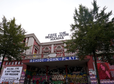 Rote Flora am 25.10.2023 mit Schriftzug «Free the world from Hamas»