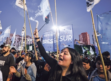 Mehr Geld für Bildung. Studenten, Lehrer, politische und soziale Führer sowie Gewerkschaftsvertreter protestieren gegen Haushaltskürzungen, 23. April