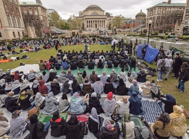 Beten gegen Israel. Ausgerechnet am internationalen Kampftag der Arbeiterklasse, auf dem Campus der George Washington University