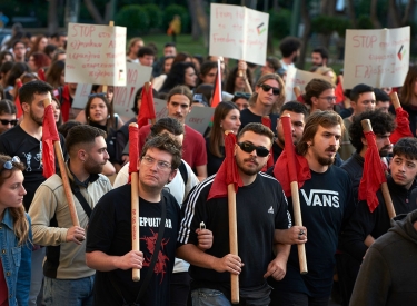 Demonstranten auf dem Weg zur israelischen Botschaft in Athen