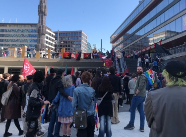 Mit Demo-Fahnen von 1920. Der Erste-Mai-Umzug der Anarcho-Gewerkschaft SAC hat eine lange Tradition