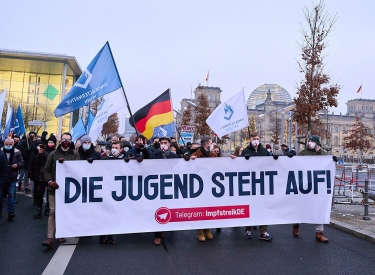 »Die Jugend steht auf«, behauptet die AfD-Jugendorgansiation »Junge Alternative« - erst gegen das Impfen, nun gegen Ausländer, Arbeitslose und Israel