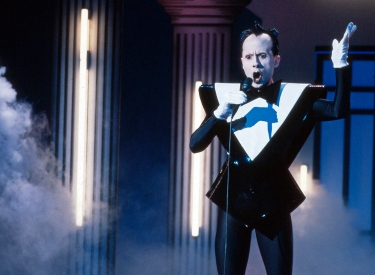 Erst Interview mit Thomas Gottschalk, dann auf die Bühne. Klaus Nomi bei einem Auftritt in der Fernsehsendung »Na sowas!«, 1982