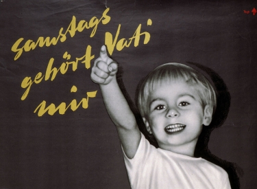 »Samstags gehört Vati mir«. Aber was ist mit abends? DGB-Plakat für Arbeitszeitverkürzung zum 1. Mai 1956