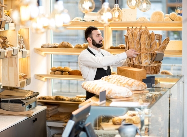 Komisch verstellte Form. Der Bäckermeister backt Brot, um es verkaufen zu können, und nicht, damit wir was ­Leckeres zu mampfen haben