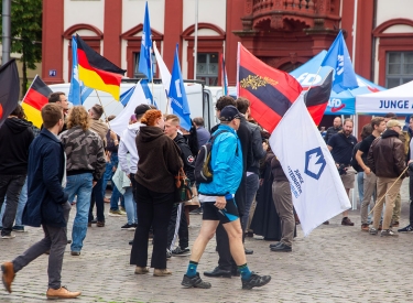 Sogenannte Mahnwache der Jungen Alternative unter dem rassistischen Motto »Remigration hätte diese Tat verhindert«. Mannheim, 2. Juni